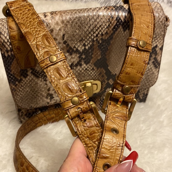 Brahmin snake print 9” crossbody w/gold tone-only callout gold closure - Picture 2 of 13